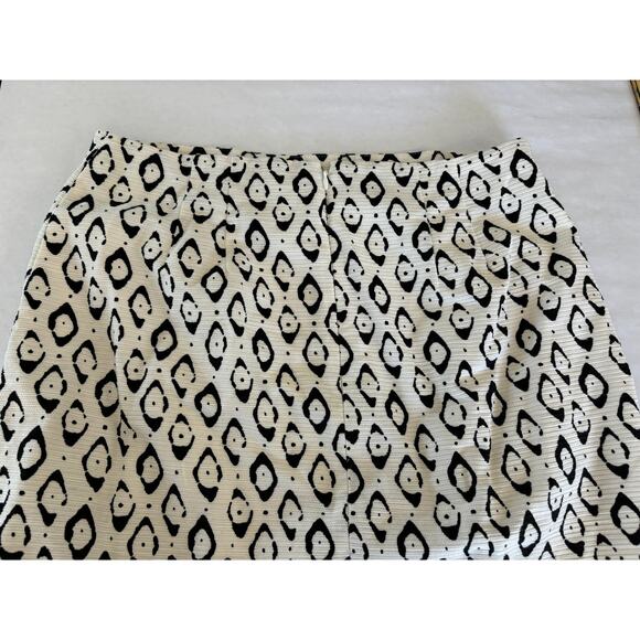 Ann Taylor Factory Skirt Black White Geometric Size 8 - Picture 4 of 6
